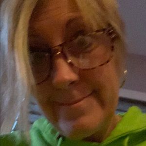 Meet your Posher, Rena